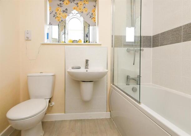 7 The Mews - Bathroom.jpg