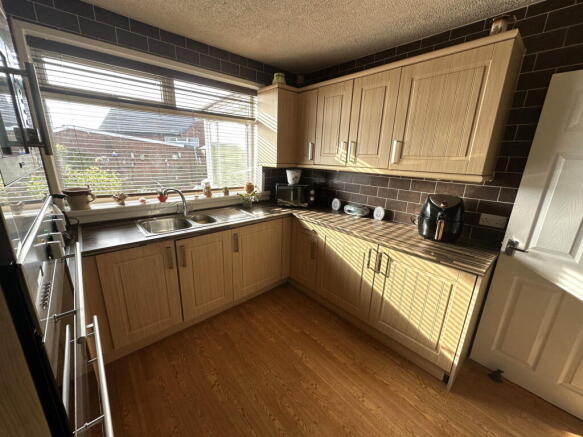 2 bed Semi-Detached Bungalow for sale Image 10
