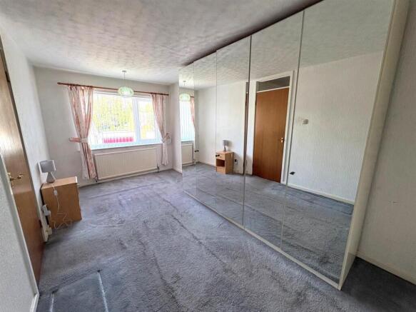 4 bed Semi-Detached for sale Image 11