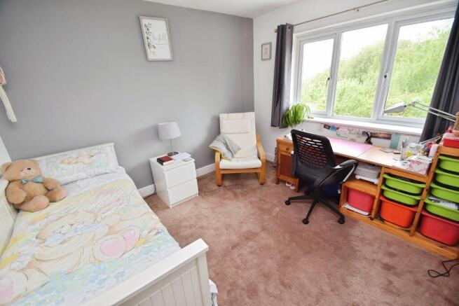 5 bed Detached for sale Image 12