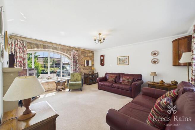 4 bed Link Detached House for sale Image 4