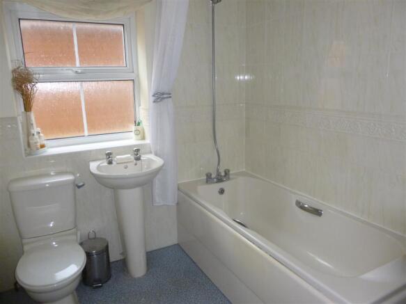 Family Bathroom.JPG