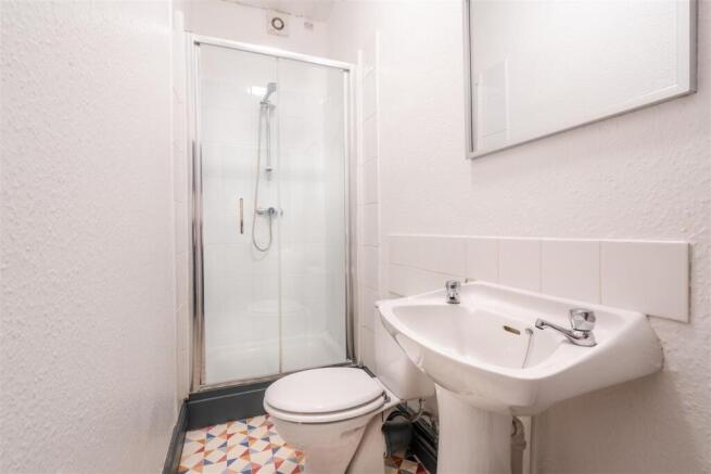 5 bed House to rent Image 10