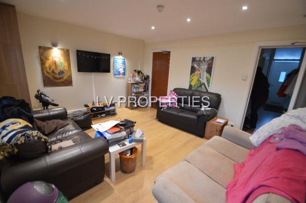 5 bed Terraced to rent Image 4