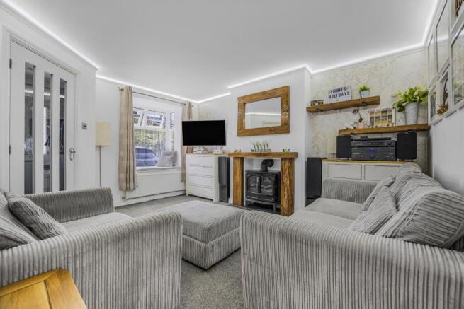 4 bed Link Detached House for sale Image 4