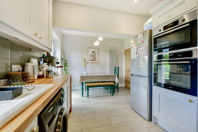 4 bed Detached for sale Image 6