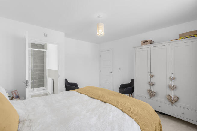 4 bed Detached for sale Image 10