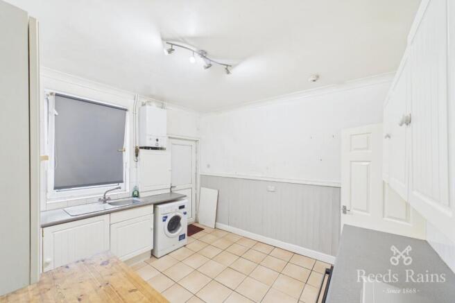 2 bed Terraced to rent Image 5