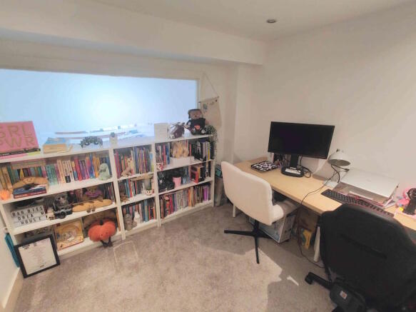2 bed Apartment for sale Image 12