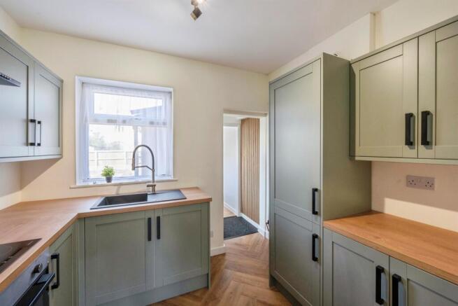 3 bed Semi-Detached for sale Image 3