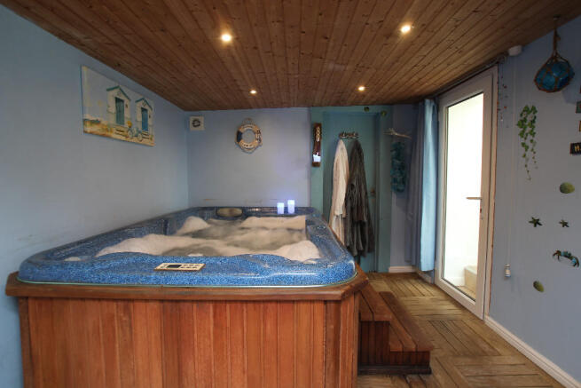 Photo 10