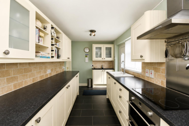 2 bed Semi-Detached Bungalow for sale Image 5