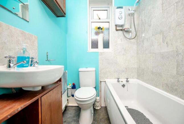 MAIN BATHROOM