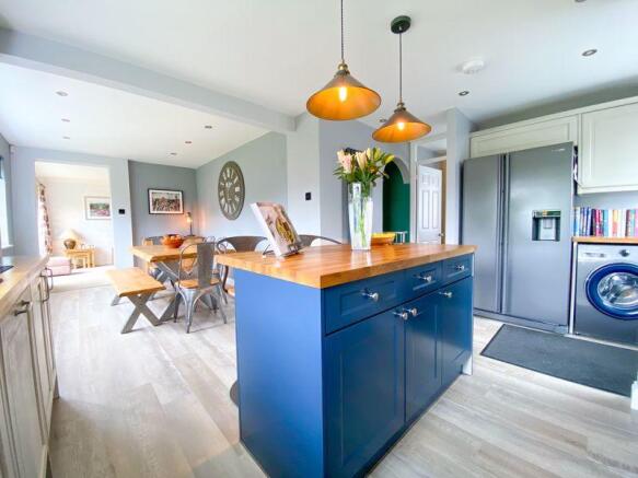Kitchen/Dining...