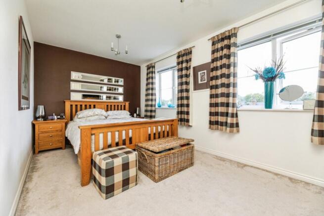 4 bed House for sale Image 6