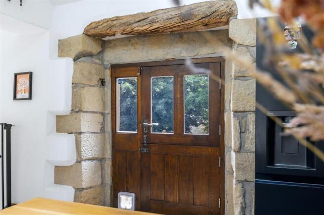 6 bed Detached for sale Image 6