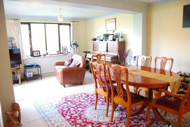 DINING / FAMILY ROOM