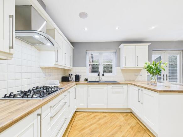5 bed Detached for sale Image 5