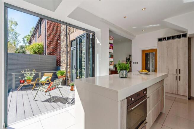 5 bed Semi-Detached for sale Image 5