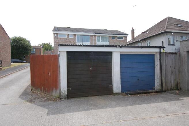 Garage & Driveway