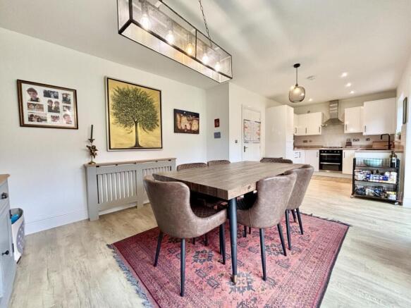 4 bed Detached for sale Image 7