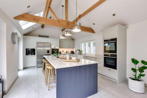 Chipperfield Road, Bovingdon, Hemel Hempstead, HP3 0JR