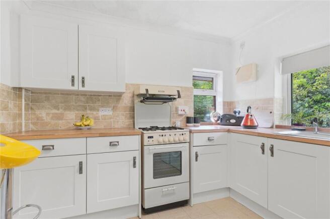 2 bed Apartment for sale Image 4