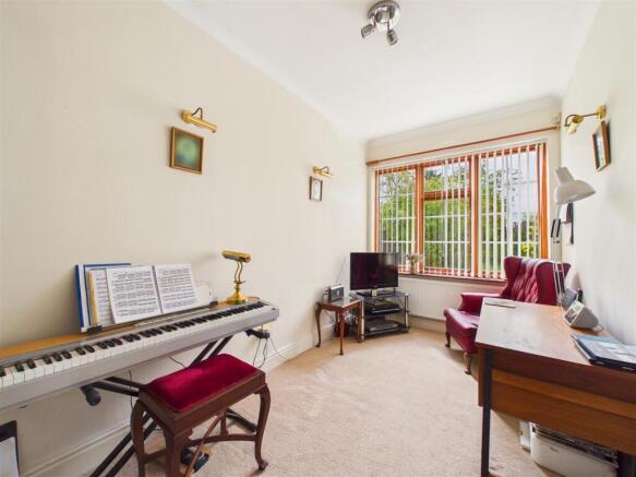 4 bed Detached for sale Image 12