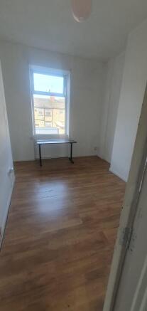 2 bed Flat to rent Image 7