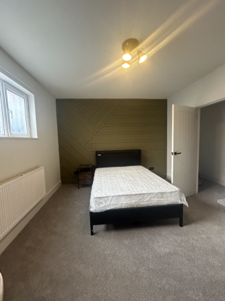 4 bed House to rent Image 8