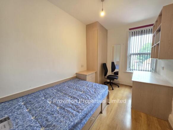 4 bed Terraced to rent Image 8