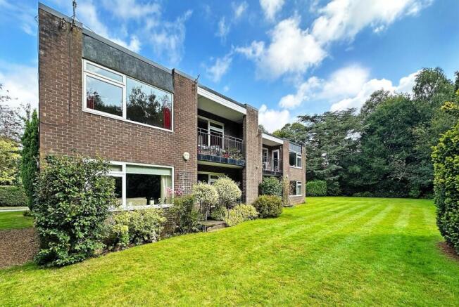 2-bed flat on Bradgate Road, Altrincham, £425,000