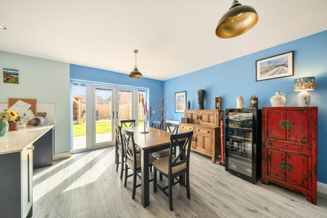 5 bed Detached for sale Image 8