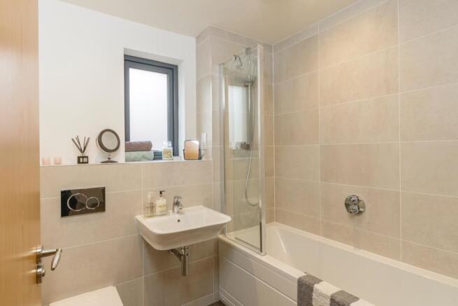 SKROWTNIAP004 - Bathroom B.jpg