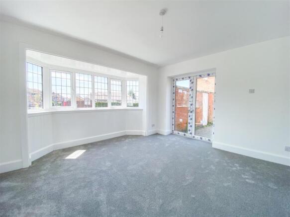 Living Room 001.jpg