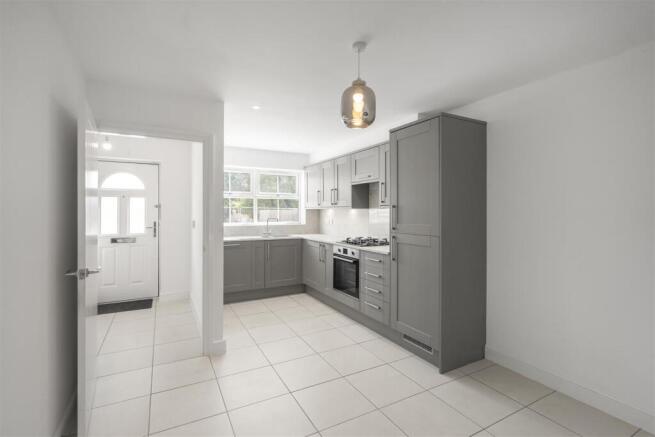 3 bed Semi-Detached to rent Image 4