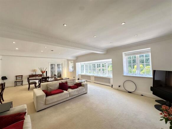 4 bed House for sale Image 4