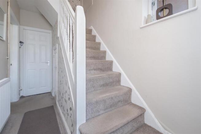 55WoodshaweRise_hallway.jpg