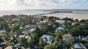 3, 11 Compton Grove, Nairn Road, Poole BH13 7NF