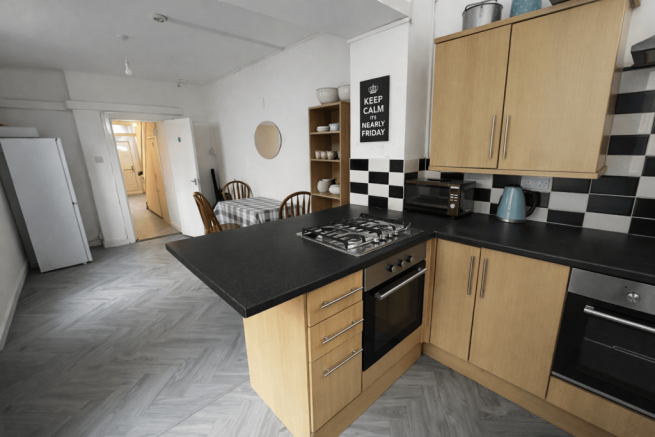 Terraced house to rent Llantrisant Street, Cathay