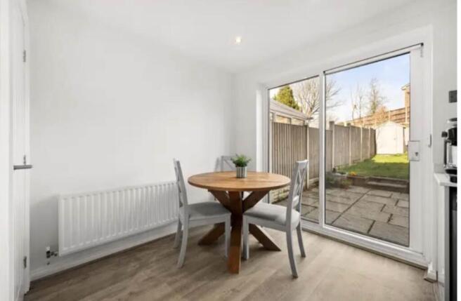 3 bed Town House for sale Image 7