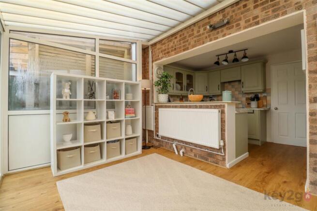2 bed Terraced to rent Image 9