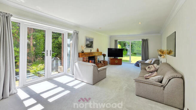 5 bed Detached for sale Image 5