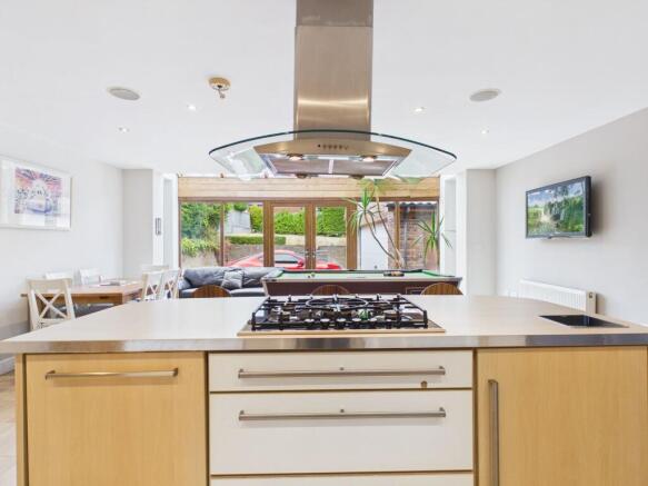 4 bed Detached for sale Image 9