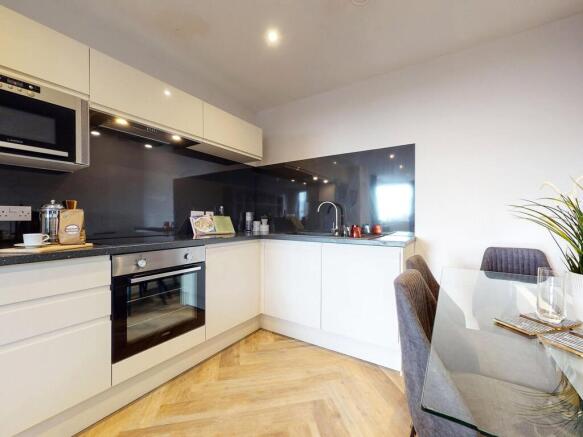 3 bed Apartment to rent Image 9