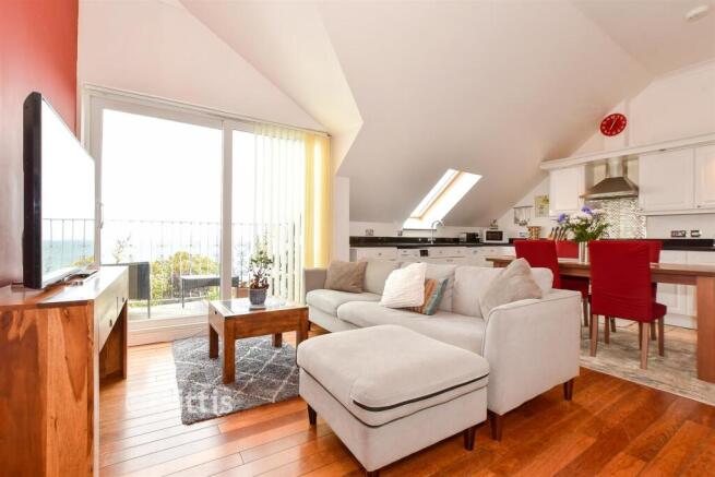 Kitchen/ Living Room