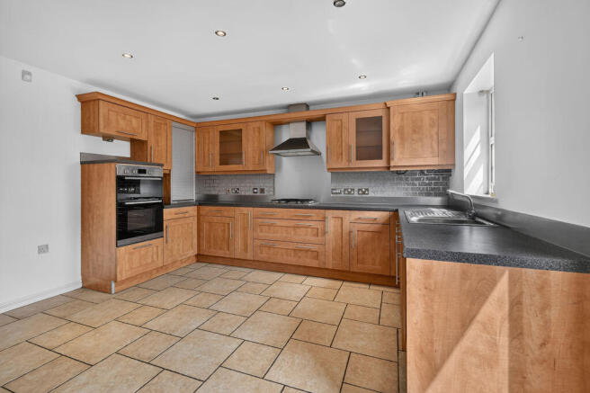 4 bed Town House for sale Image 5