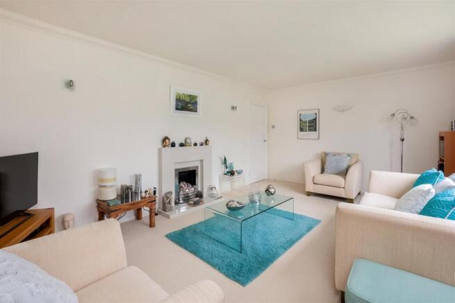 16 Ballards Close 2061-4.jpg