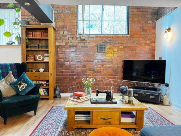 GORGEOUS 2 BEDROOM DUPLEX APARTMENT IN THE CITY C