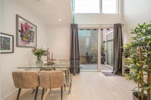 79c, Camden Road, London NW1 9EU